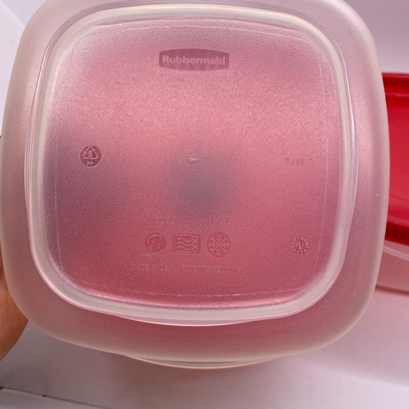 NWT 2 Rubbermaid Red Storage 5 Cup Containers With Vented Lids For Steaming - Picture 2 of 5